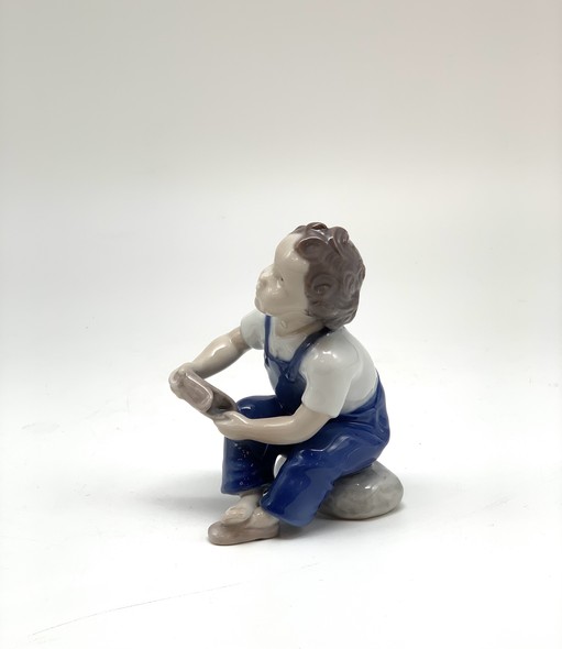 Антикварная статуэтка «Мальчик»