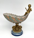 Vase in the shape of a shell with putti.