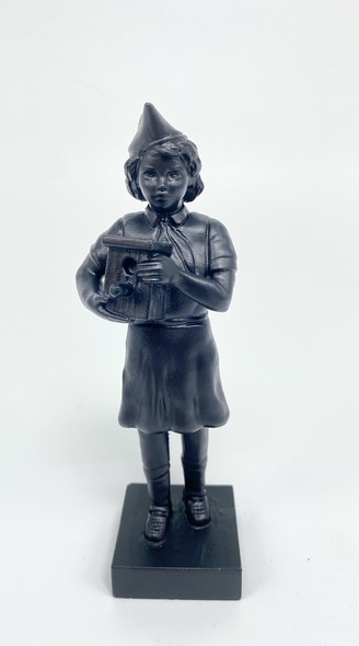 Sculpture "Pioneer with a birdhouse"