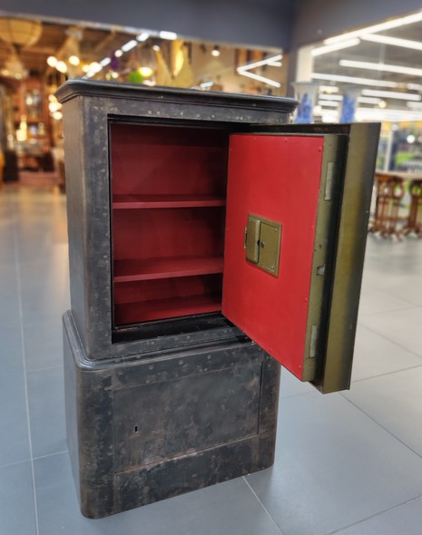 antique metal safe