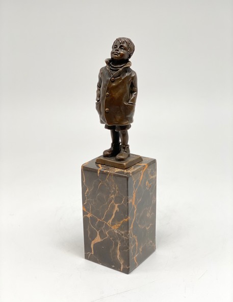 Винтажная скульптура "Мальчик-мечтатель"