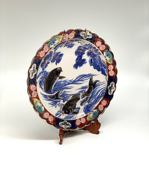 Antique plate in oriental style