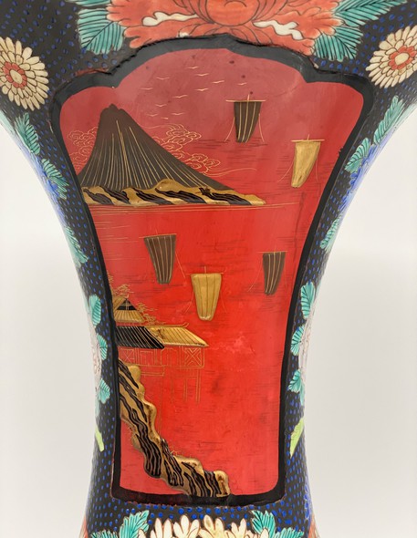 Antique Japanese vase, Arita