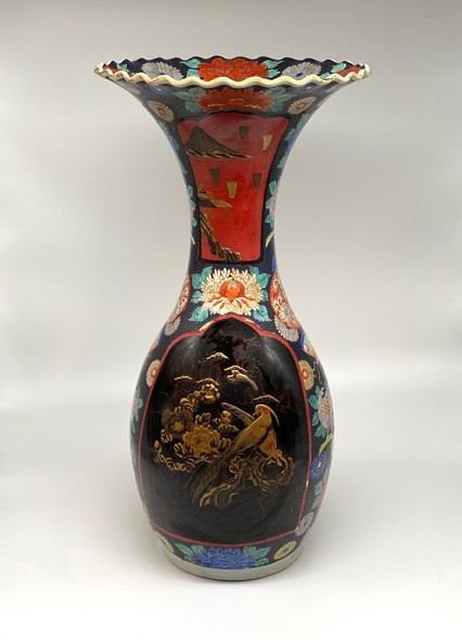 Antique Japanese vase, Arita