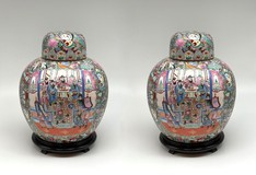 Парные антикварные 
китайские вазы