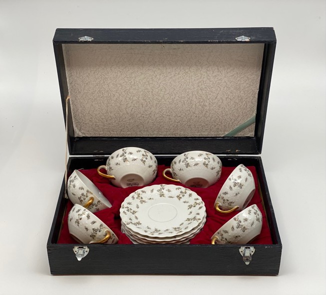 Antique set
for 6 persons, Limoges