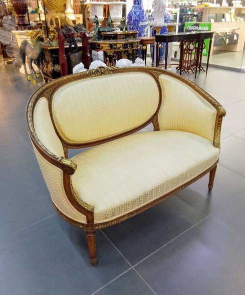 Antique sofa
in neoclassical style