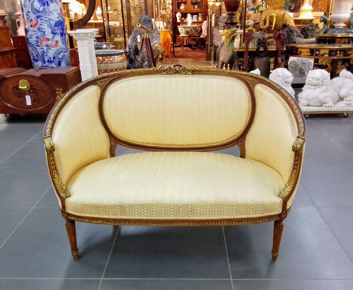 Antique sofa
in neoclassical style