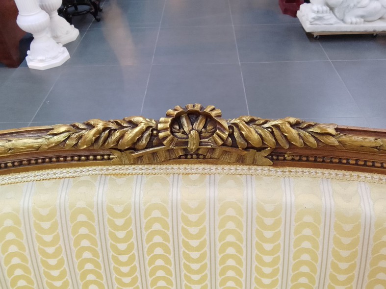 Antique sofa
in neoclassical style