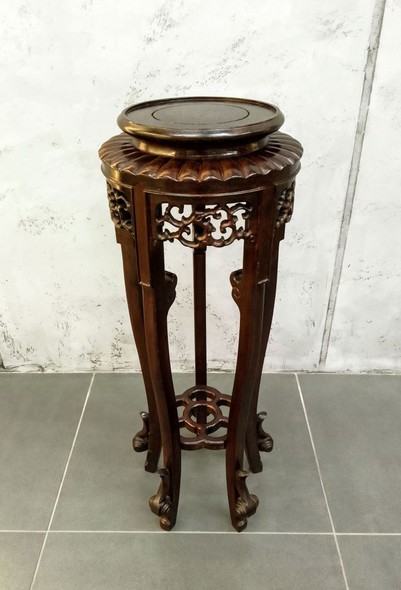 Antique pedestal,
Chinoiserie