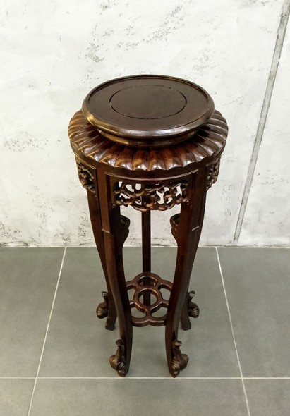 Antique pedestal,
Chinoiserie