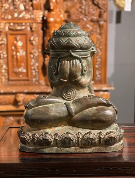 Antique sculpture "Phra Pidta"