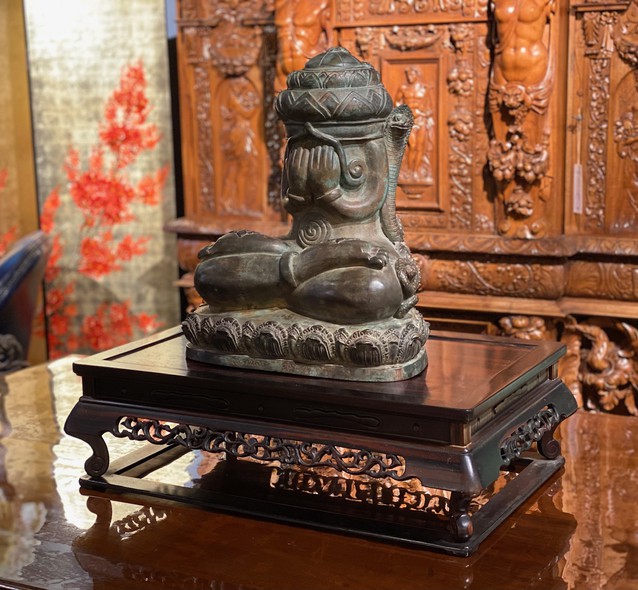 Antique sculpture "Phra Pidta"