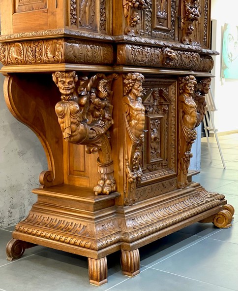 Antique cabinet
Renaissance, France, XIX century.