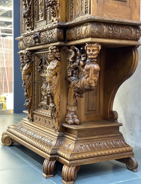 Antique cabinet
Renaissance, France, XIX century.