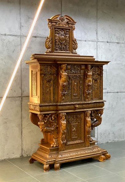 Antique cabinet
Renaissance, France, XIX century.