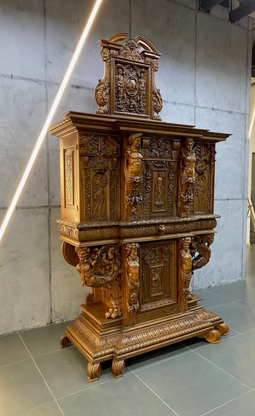 Antique cabinet
Renaissance, France, XIX century.