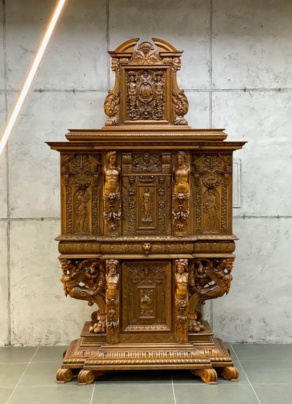 Antique cabinet
Renaissance, France, XIX century.