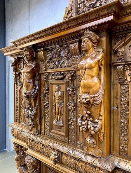 Antique cabinet
Renaissance, France, XIX century.