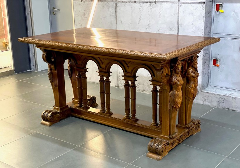 Antique console table,
Renaissance, 19th century