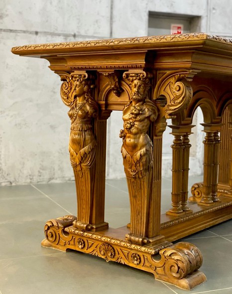 Antique console table,
Renaissance, 19th century