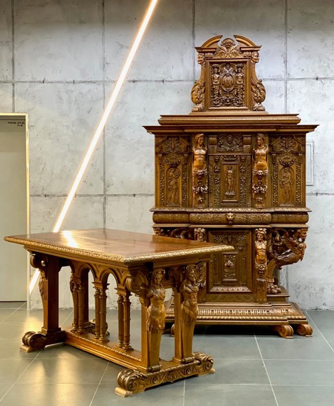 Antique console table,
Renaissance, 19th century