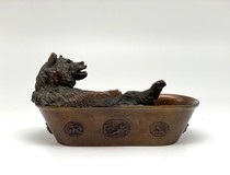 Антикварная скульптура
"Медведь в ванной"