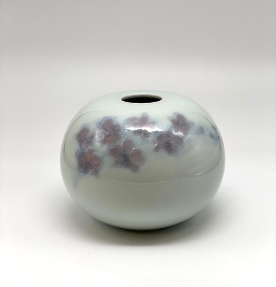 Vintage vase,
porcelain, Japan