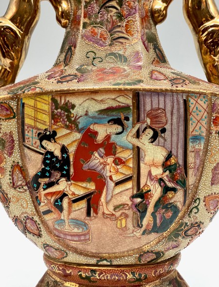 Vintage vase
with beauties, Japan