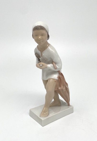 Antique statuette "Girl with an umbrella"