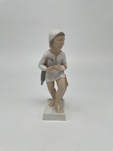 Antique statuette "Girl with an umbrella"