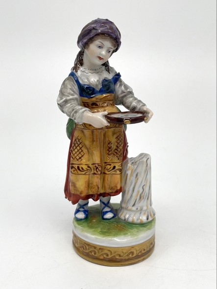 Antique statuette "The girl at the stump"