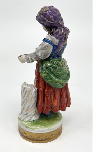 Antique statuette "The girl at the stump"