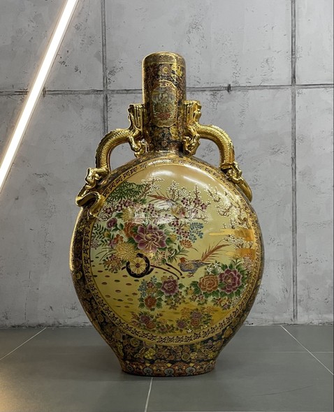 Antique Vase
Chinoiserie