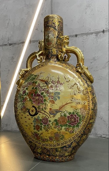 Antique Vase
Chinoiserie