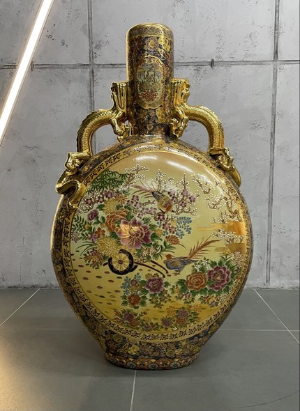 Antique Vase
Chinoiserie