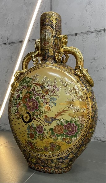 Antique Vase
Chinoiserie