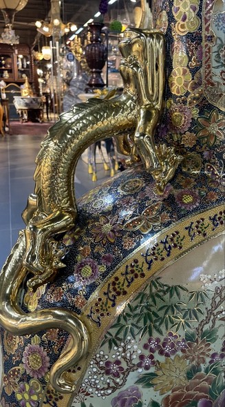 Antique Vase
Chinoiserie