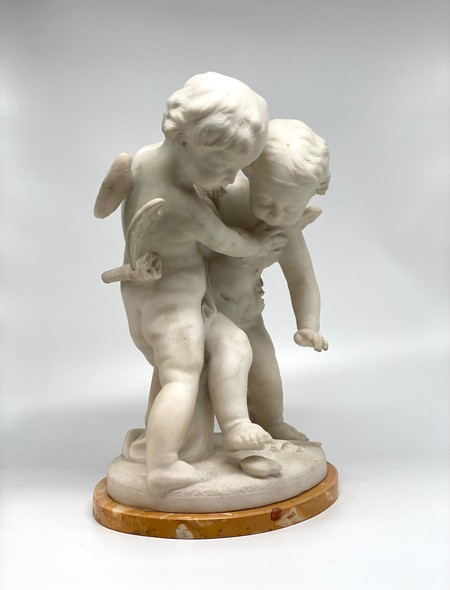 Antique sculpture "Cupids beating for the heart"