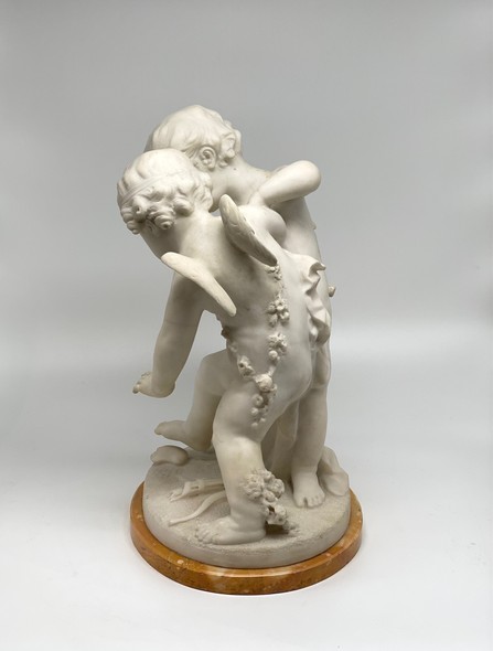 Antique sculpture "Cupids beating for the heart"