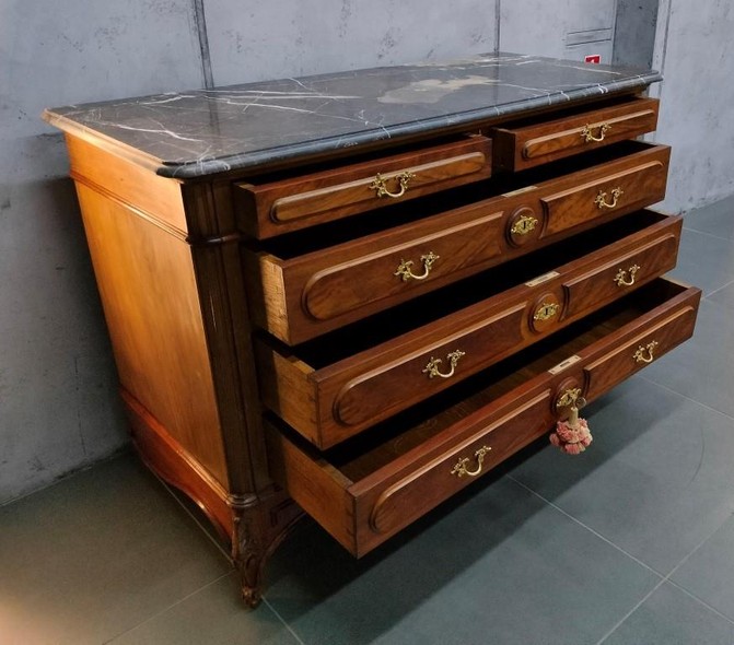 Antique chest of drawers