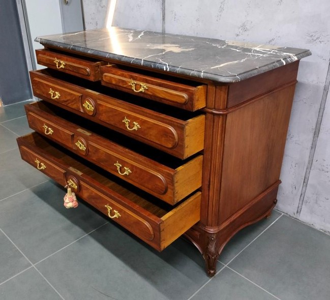 Antique chest of drawers