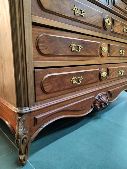 Antique chest of drawers