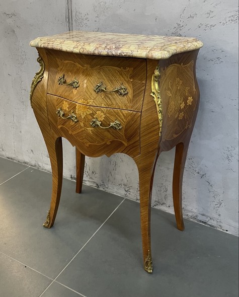 Antique chest of drawers