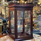 Антикварная витрина
в викторианском стиле