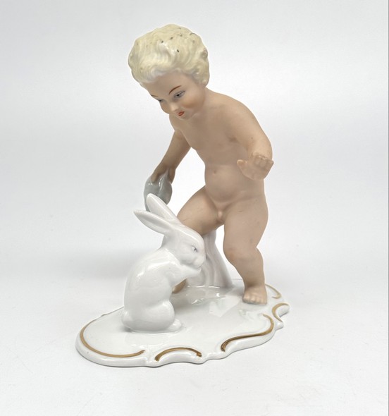 Антикварная статуэтка "Путти с кроликом"