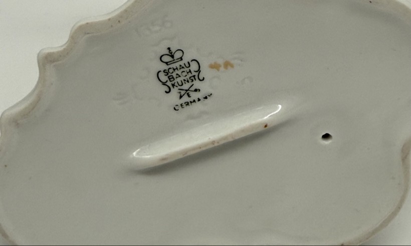 Антикварная статуэтка "Путти с кроликом"