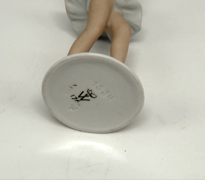 Vintage figurine
"Young Ballerina," Wallendorf