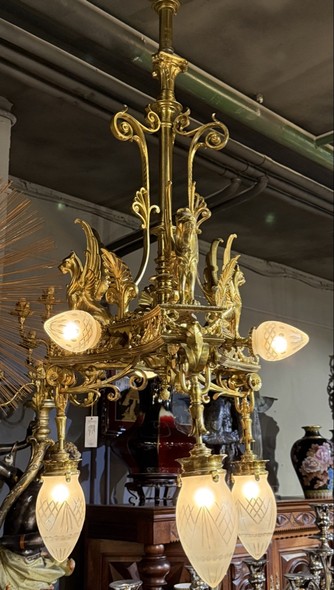 Антикварная люстра «Львы-горгульи»