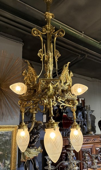Антикварная люстра «Львы-горгульи»